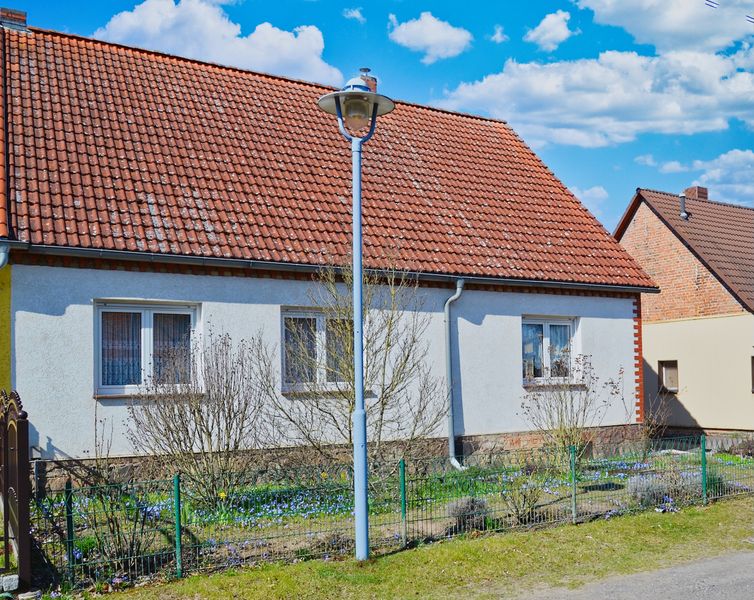 IHRE CHANCE, Gemütliches EFH mit großem Grundstück 2.750 m², 2 x Garage, ruhige Lage
